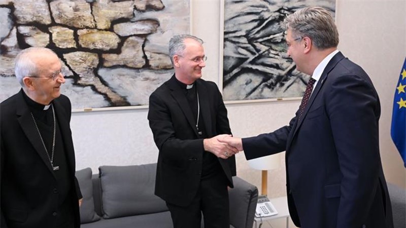 Čestitka predsjednika Vlade Plenkovića novom zagrebačkom nadbiskupu mons. Draženu Kutleši